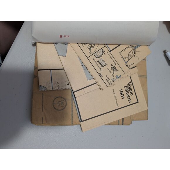 Vintage Vogue Paris Original 1601 Pierre Balmain Pattern Size 8 factory folds - Picture 5 of 10